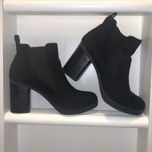 AE heeled booties